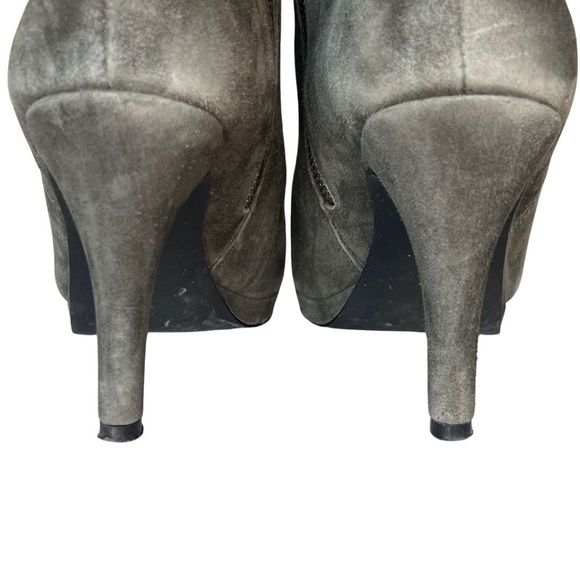 Tahari Gabe Grey Suede Heeled Ankle Boots With Box Size 10M - Picture 6 of 8